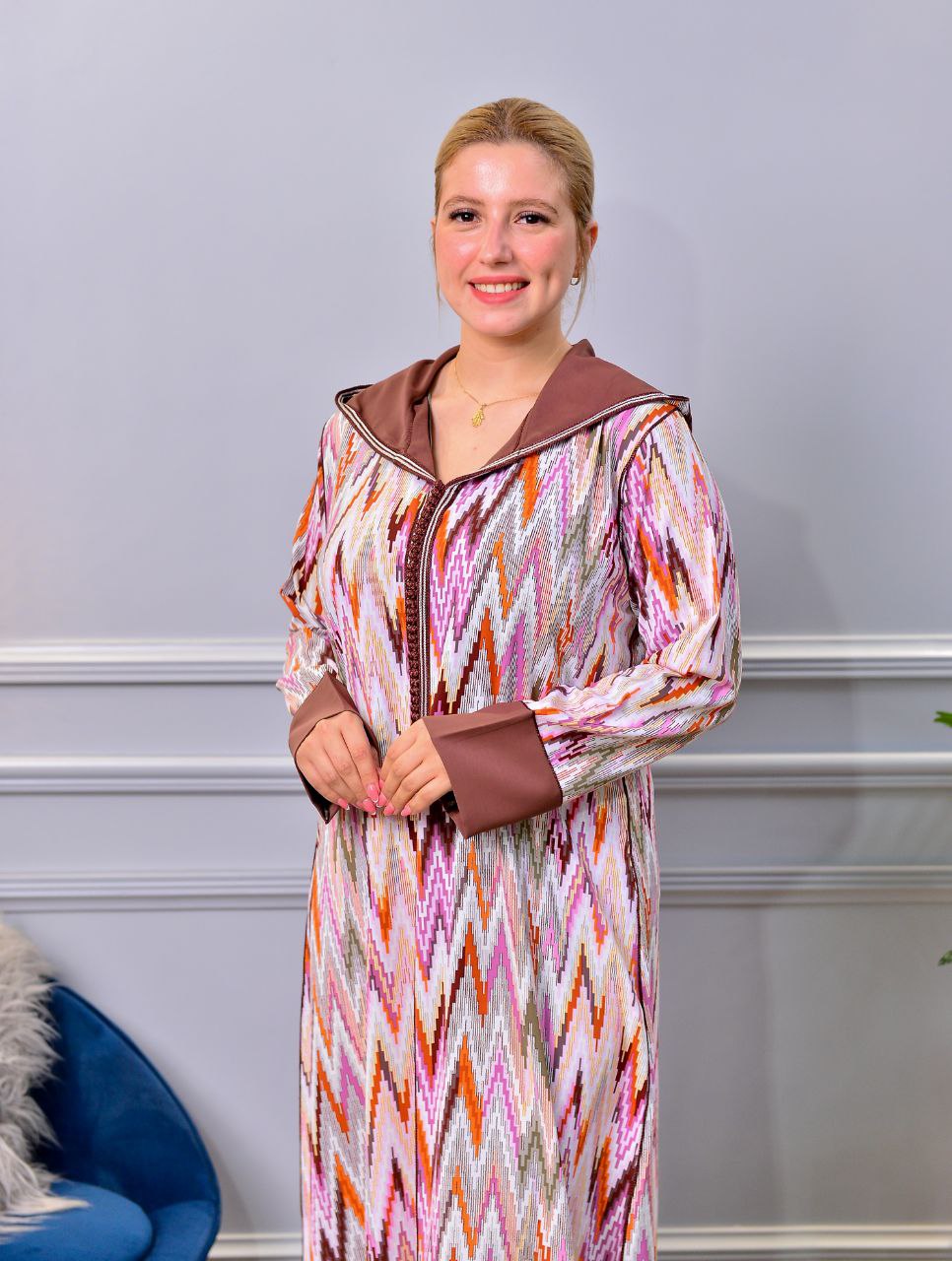 👗 Une djellaba raffinée en tissu crêpe premium